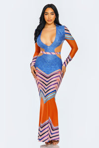 The geometric print is composed of a series of stripes and chevrons in a variety of colors, including shades of blue, orange, pink, and white. This creates an optical illusion effect that can be very flattering, as it contours the body's shape and can create a slimming effect depending on the placement of the darker stripes.
Rêves Dorés